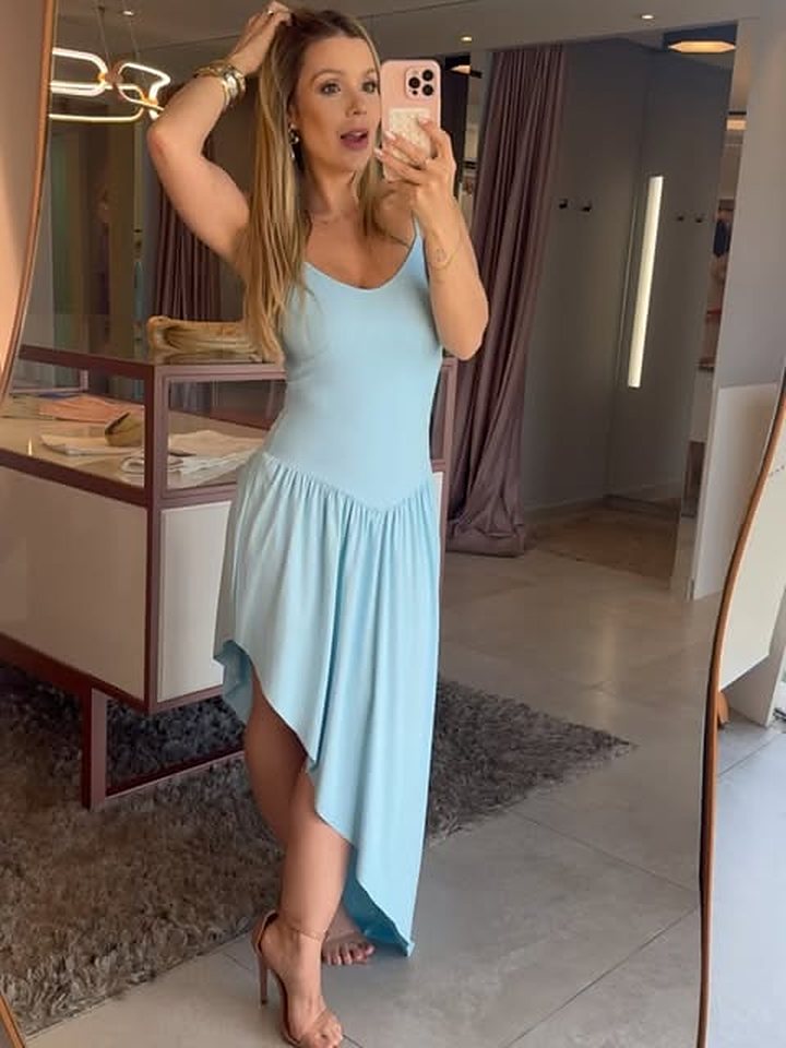 Vestido Maré azul céu com barra assimétrica