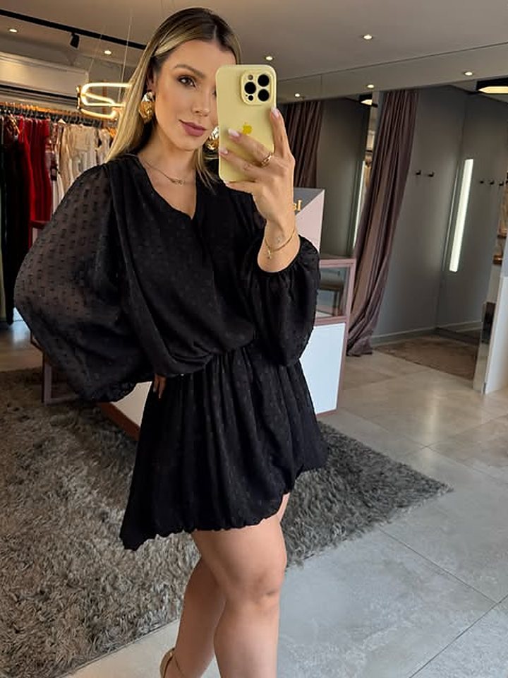 Vestido Noir preto com mangas amplas